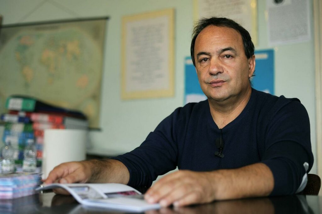 Ντομένικο Λουκάνο: Ο Ιταλός δήμαρχος έμβλημα αλληλεγγύης για τους πρόσφυγες - «Με συνέλαβαν λόγω αδικήματος ανθρωπιάς» - Media