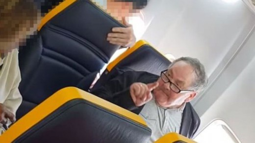 «Μη μου μιλάς σε ξένη γλώσσα, ηλίθια, άσχημη αγελάδα»: Απίστευτη ρατσιστική επίθεση σε αεροπλάνο της Ryanair (Video) - Media