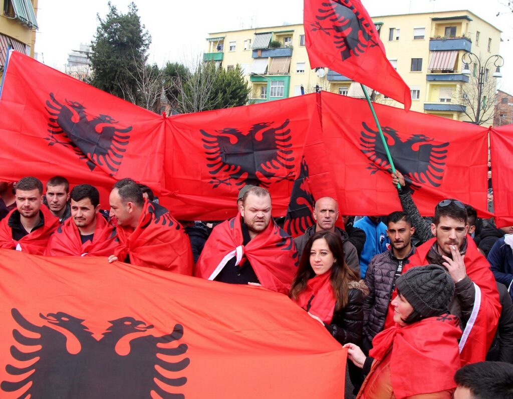 «Φαγωμάρα» στον Αλβανικό Τύπο για τα μυστικά κονδύλια του ΥΠΕΞ - Μιντιακός και πολιτικός εμφύλιος - Media