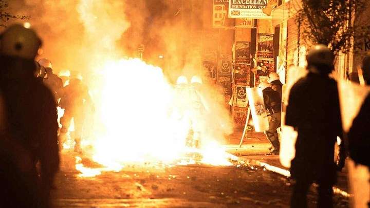 Καταδρομική επίθεση με μολότοφ στο Α.Τ. Ομονοίας - ΕΑΣΥΑ: «Ιδού οι φωτογραφίες των τραυματισμένων αστυνομικών»  - Media