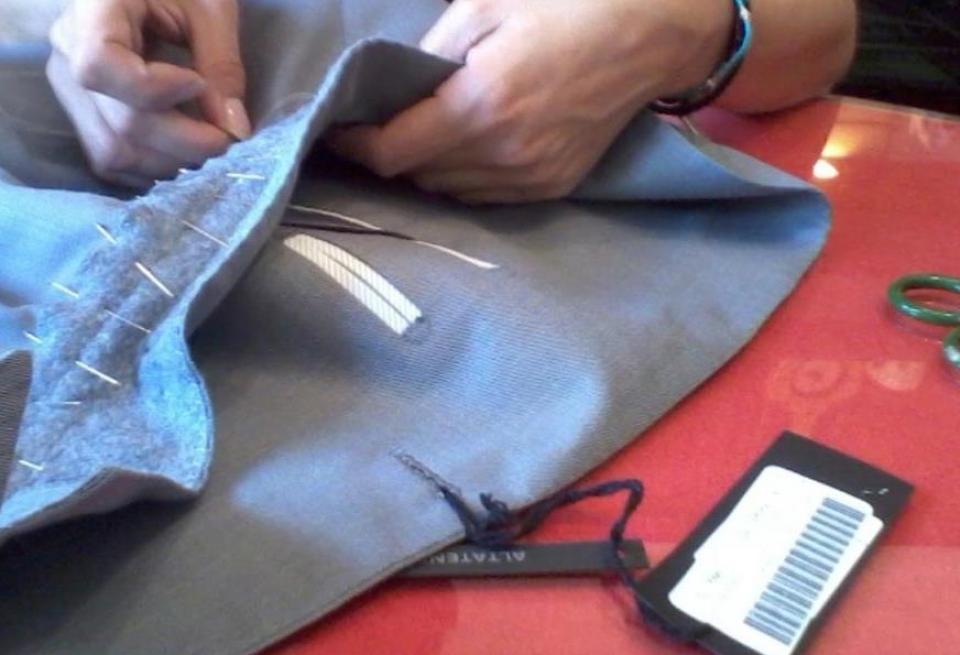 Επέστρεψε η μεταποίηση ρούχων και παπουτσιών - Έκαναν την ανάγκη φιλοτιμία (Photos) - Media