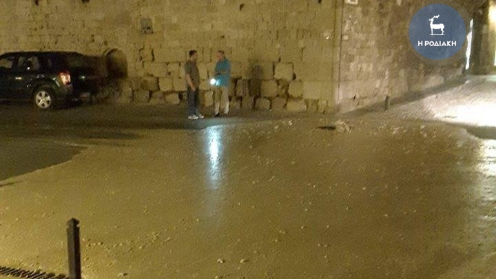 Εικόνες ντροπής στη Ρόδο - Ξεχείλισαν τα λύματα στην παλιά πόλη (Photos) - Media