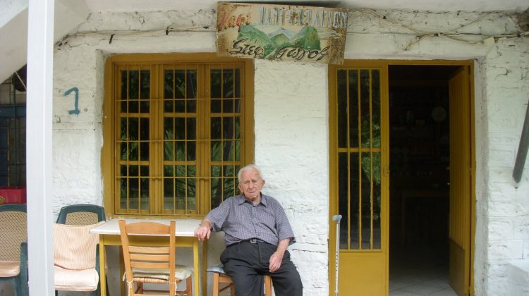 Ο γηραιότερος μπακάλης στην Ελλάδα ζει στα Τρίκαλα (Photos) - Media