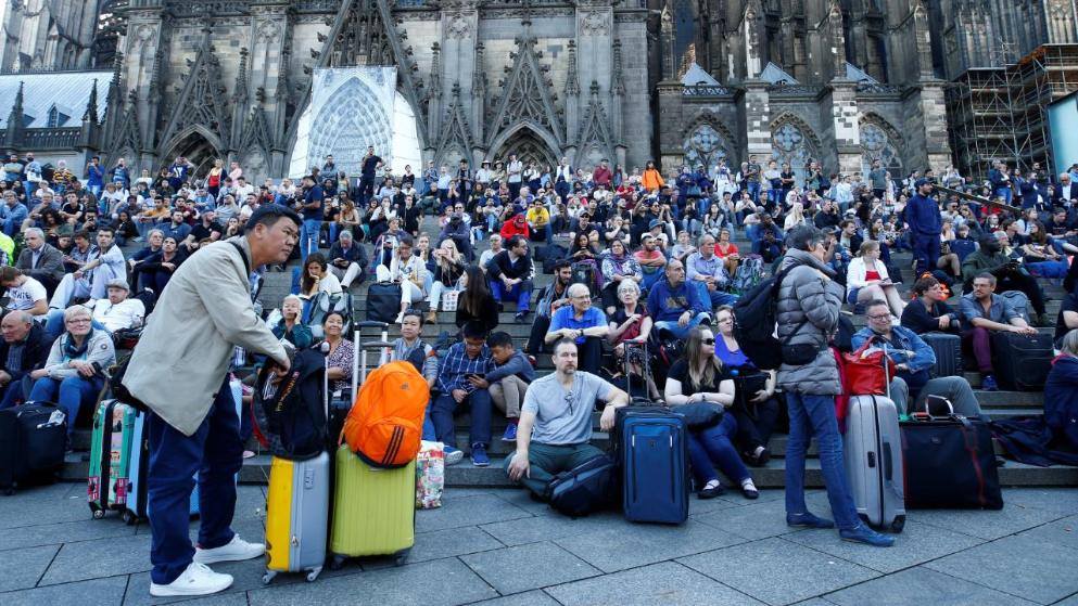 Λήξη συναγερμού στην Κολωνία: Ελεύθερη η όμηρος - Βαριά τραυματισμένος ο δράστης - Media