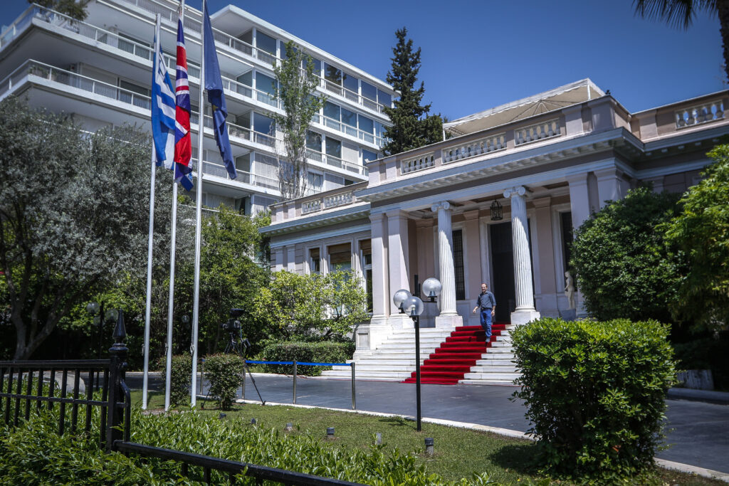 Κυβέρνηση: Καθησυχάζουν για τράπεζες, επιτίθενται σε Μητσοτάκη - Βολές και για Στουρνάρα - Media