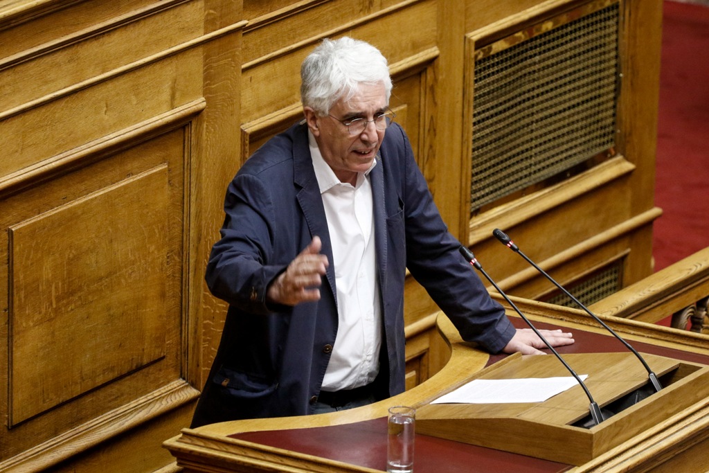 Παρασκευόπουλος: Δέχομαι απειλές και ύβρεις εγώ και η οικογένεια μου για τον νόμο μου - Media