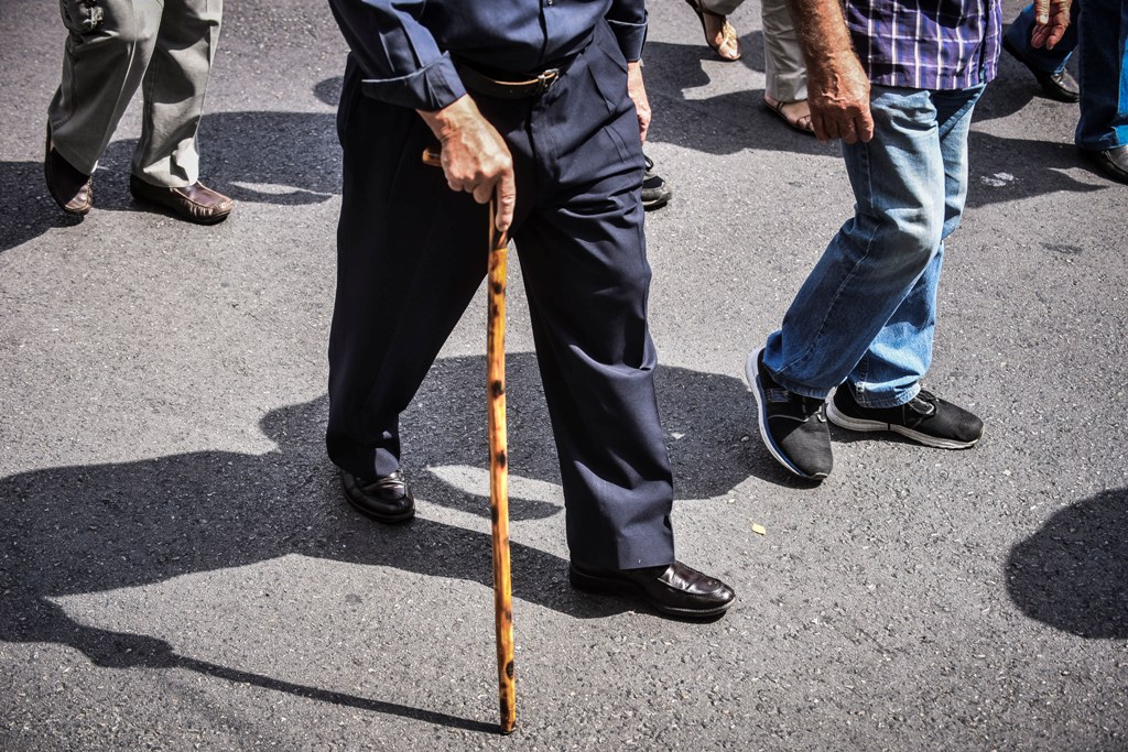 Τρίκαλα: Παππούδες πιάστηκαν στα χέρια - Στο νοσοκομείο 91χρονος - Media