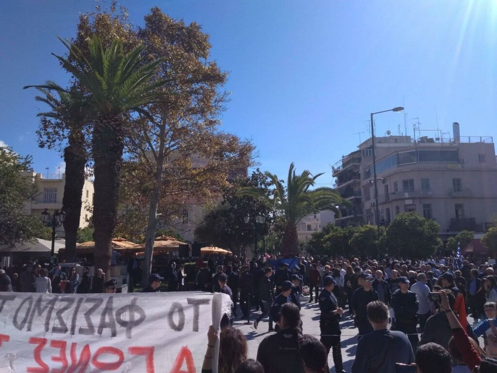 Επεισόδια στη μαθητική παρέλαση της Καλλιθέας (Photo)  - Media