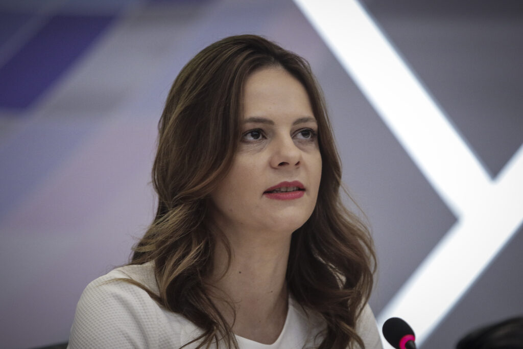 Αχτσιόγλου για κορονοϊό: Πέντε άμεσα μέτρα για την προστασία των εργαζομένων - Media