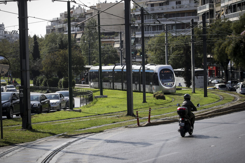 Επικίνδυνα παιχνίδια με τη διαβρωμένη πλάκα του Ιλισού: Υπήρχαν στοιχεία από την κατασκευή του τραμ - Πιέσεις και σιωπή λόγω Ολυμπιακών - Media