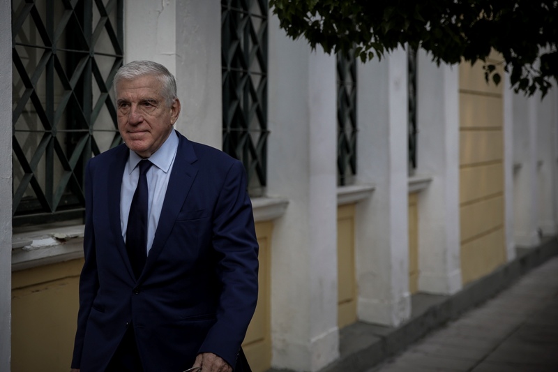 Συνεχίζεται η μαραθώνια απολογία του Γ. Παπαντωνίου για τις μίζες - Ένταση με τους ανακριτές - Media