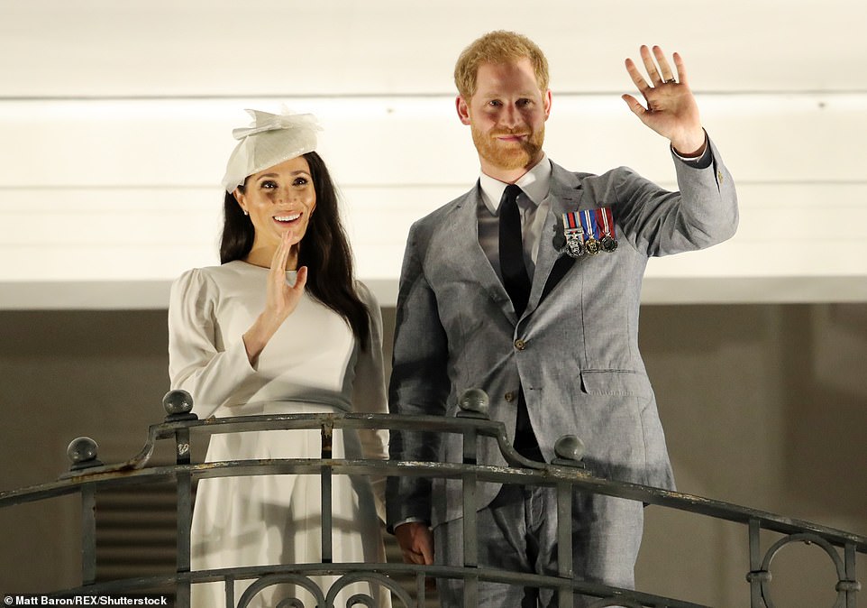 «Βασιλική» αύρα στα νησιά Φίτζι (Video & Photos) - Media