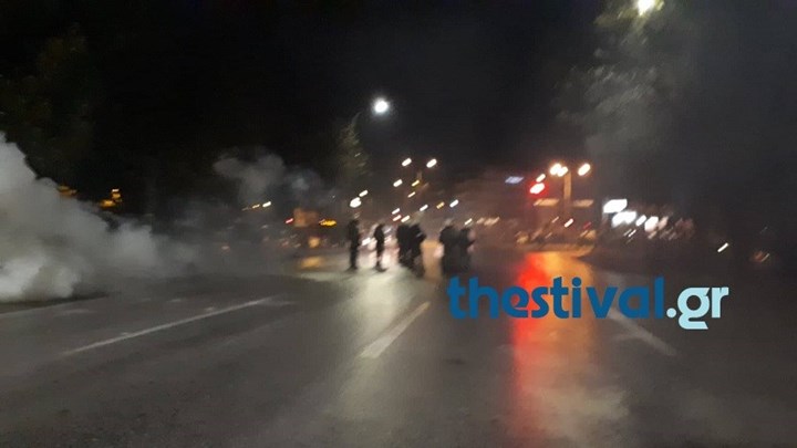 Θεσσαλονίκη: Επεισόδια από ακροδεξιούς του Ιερού Λόχου σε πορεία για τον Κατσίφα (Photos/Video) - Media