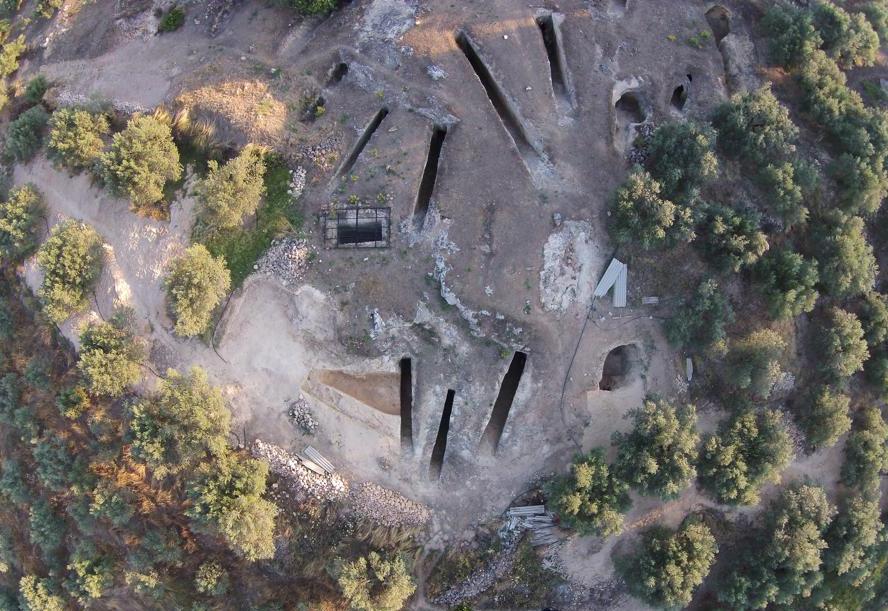 Σημαντική ανακάλυψη στη Νεμέα - Βρέθηκε ασύλητος θαλαμοειδής τάφος (Photo) - Media