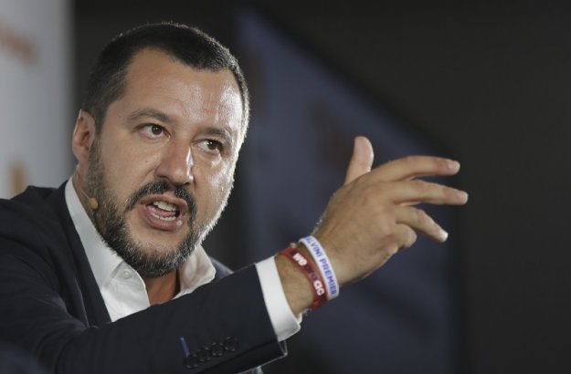 Μ. Σαλβίνι: Η ιταλική κυβέρνηση θα προχωρήσει κόντρα στους οίκους αξιολόγησης - Media