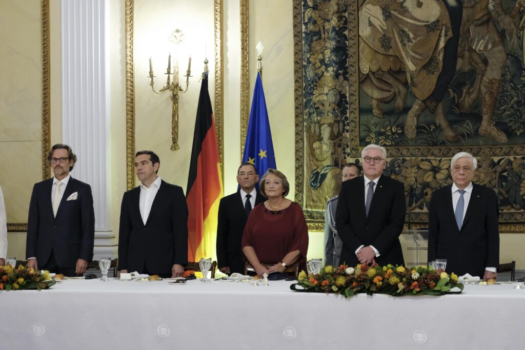 Πρ. Παυλόπουλος στο δείπνο με Σταϊνμάιερ: Νομικώς ενεργές και δικαστικώς επιδιώξιμες οι απαιτήσεις της Ελλάδας - Media