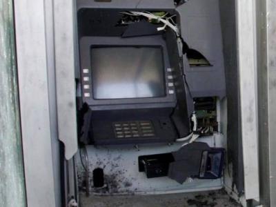 Έκρηξη σε ATM τράπεζας έξω από σούπερ μάρκετ στη Σαλαμίνα - Media