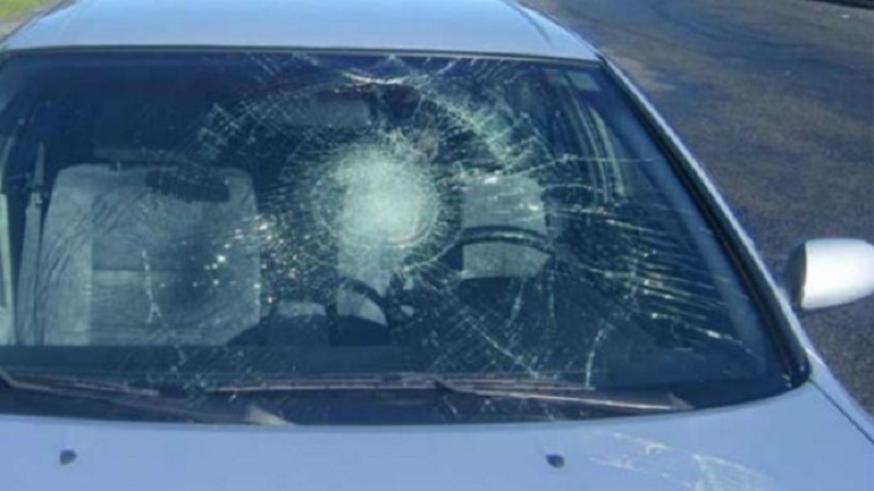 Πετούσαν πέτρες και πορτοκάλια σε διερχόμενα αυτοκίνητα - Media