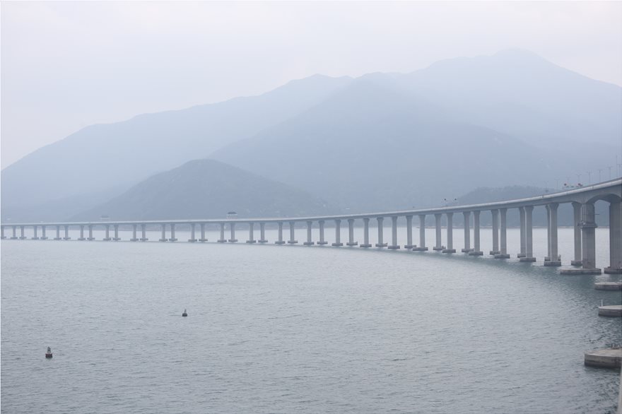 Αυτή είναι η μεγαλύτερη θαλάσσια γέφυρα στον κόσμο μήκους 55 χιλιομέτρων - Media