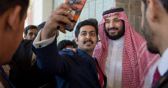 Προκλητικός ο Σαουδάραβας πρίγκιπας που ζήτησε «το κεφάλι» του Κασόγκι - Έβγαζε σέλφι με επιχειρηματίες! - Media