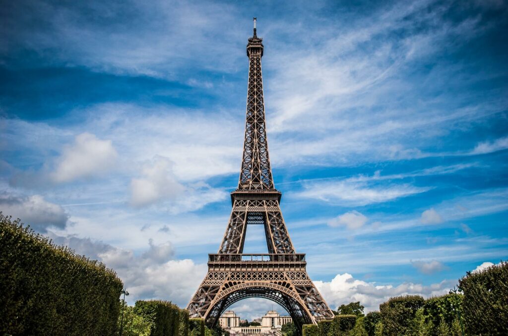 Γαλλία: Στο σφυρί ένα κομμάτι από τη σκάλα του Πύργου του 