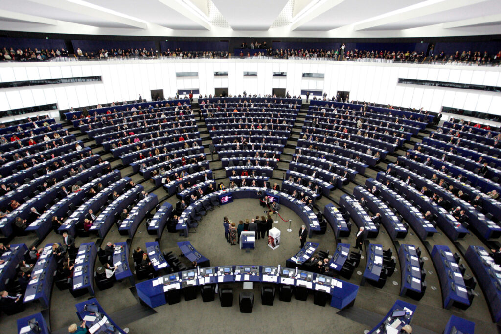 Το ευρωπαϊκό κοινοβούλιο θέλει να απαγορεύσει τα νεοφασιστικά κόμματα - Media