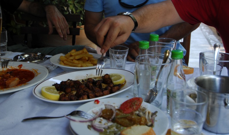 Οι Έλληνες στη... δίαιτα, λόγω κρίσης: Περισσότερα όσπρια - Λιγότερο κρέας  - Media