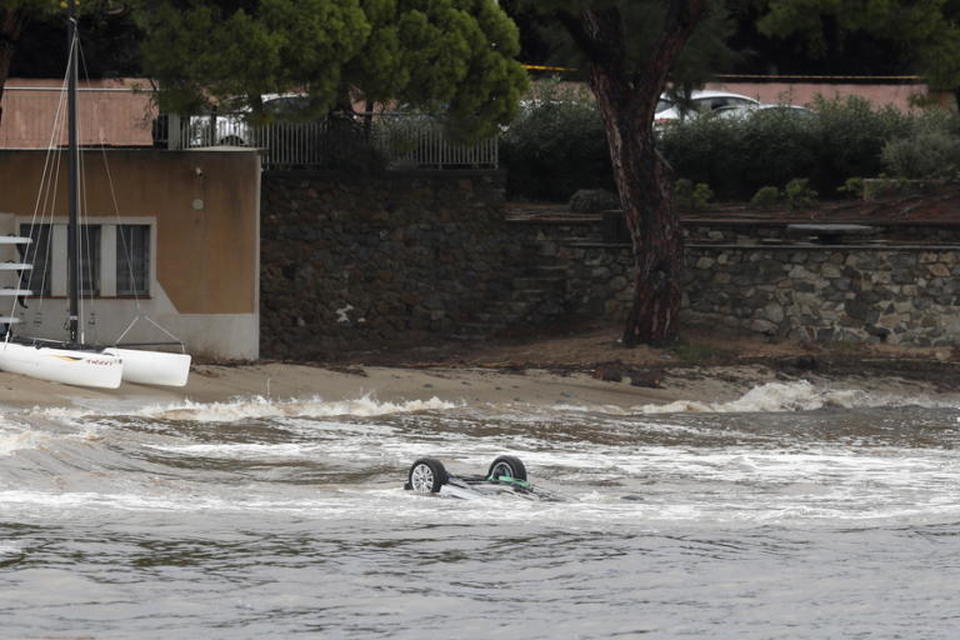 Μακάβρια γκάφα των γαλλικών αρχών: Αύξησαν τον αριθμό των νεκρών από τις πλημμύρες - Media