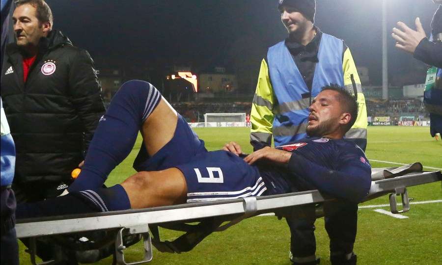 Αγωνία στον Ολυμπιακό, νοκ άουτ και ο Γκερέρο – Αποχώρησε με φορείο - Media