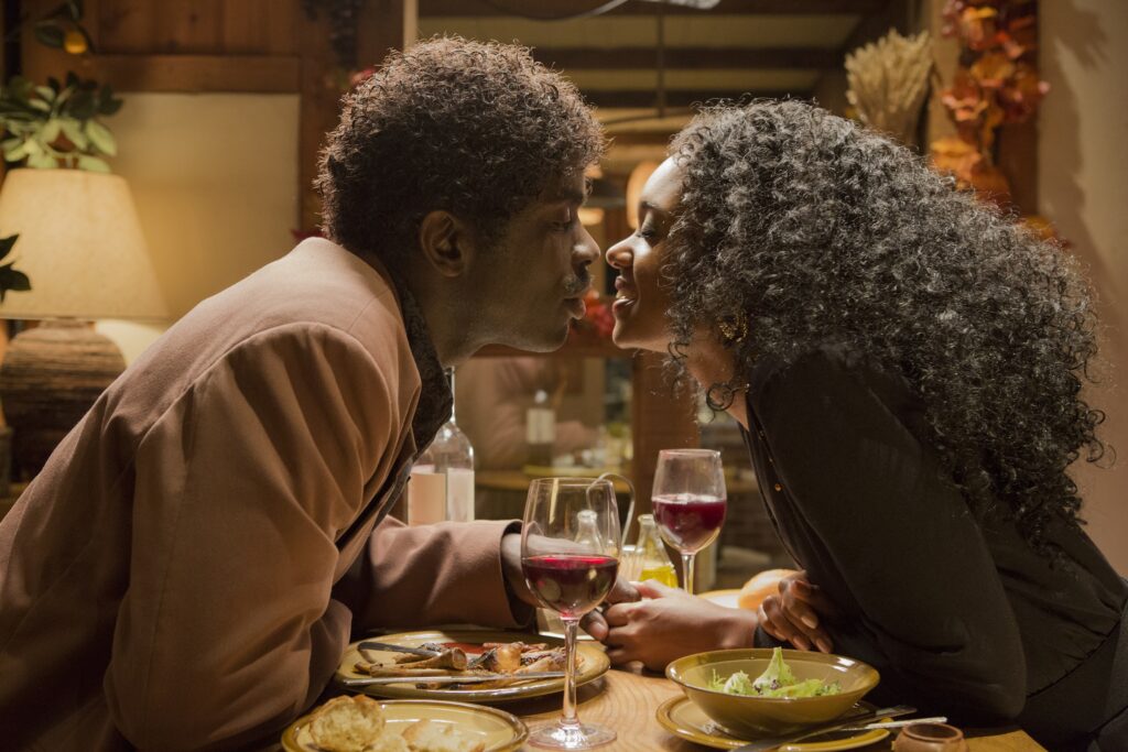 COSMOTE TV: Πρεμιέρα για τη νέα κωμική σειρά In the Long Run με τον Ίντρις Έλμπα - Media