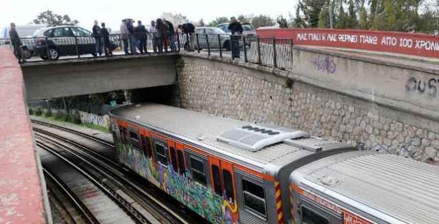 Έλληνας τραγουδιστής ο άνδρας που αυτοκτόνησε πέφτοντας στις γραμμές του τρένου (Photos) - Media