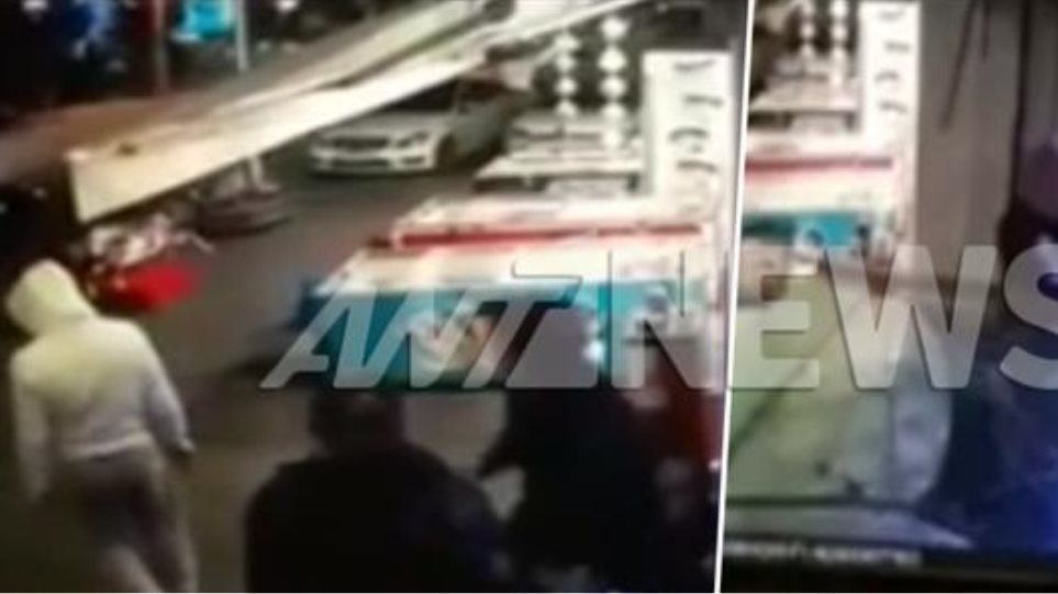 Bίντεο-ντοκουμέντο: Όταν ληστές μπήκαν με αυτοκίνητο σε κοσμηματοπωλείο στο Παλαιό Φάληρο - Media