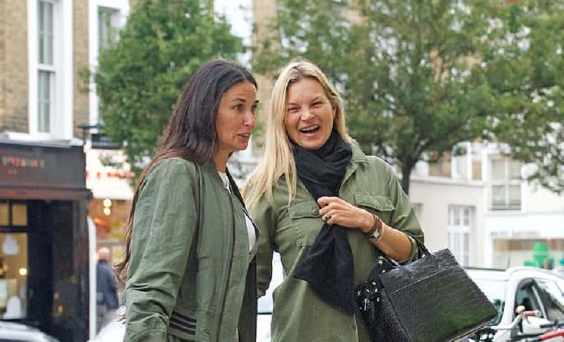 Στα… λαδί η Κέιτ Μος και η Ντέμι Μουρ – Κάνουν ψώνια στο Νότινγκ Χιλ (Photos) - Media