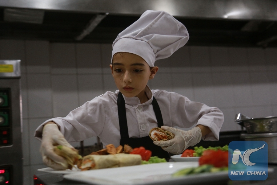 Εντεκάχρονος Παλαιστίνιος που πάσχει από λευχαιμία προκαλεί τον θαυμασμό με το ταλέντο του στη μαγειρική - Media