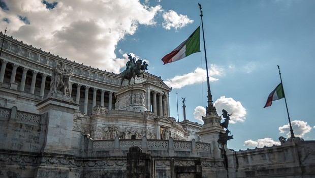 «Πυροσβεστικές» δηλώσεις από τον Ιταλό ΥΠΟΙΚ μετά τη θύελλα περί εθνικού νομίσματος - Media