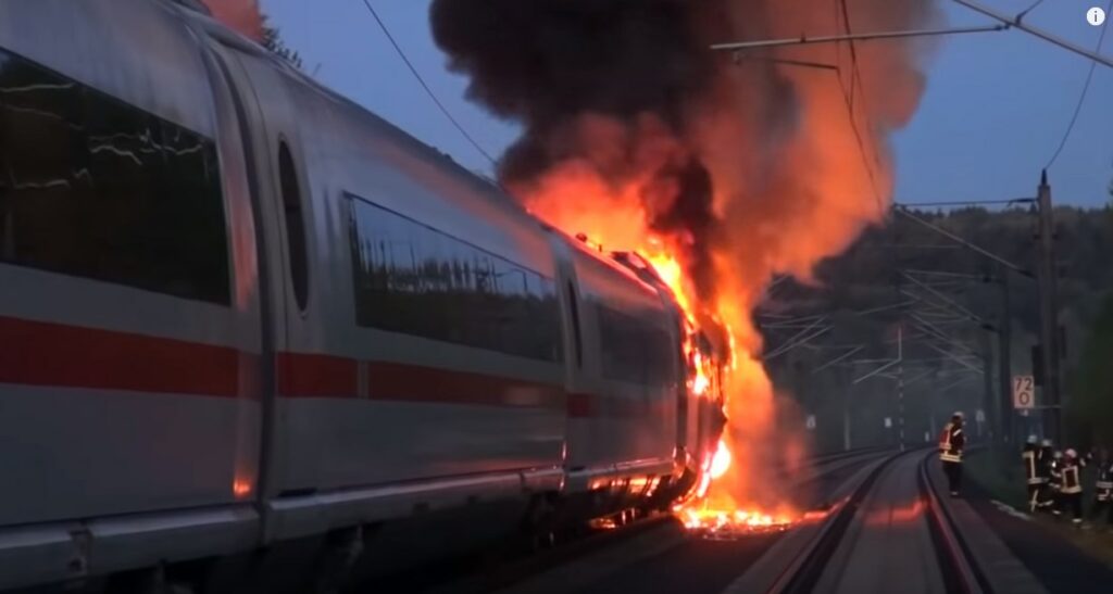 Πανικός στη Γερμανία: Φωτιά σε τραίνο υψηλής ταχύτητας αποτέφρωσε δύο βαγόνια - Σώοι οι επιβάτες (Video) - Media