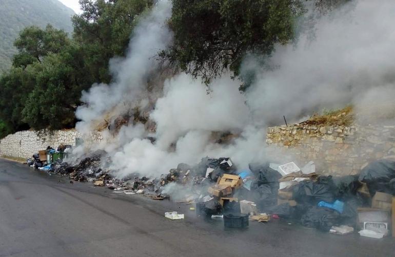 Κέρκυρα: Σε ύφεση η φωτιά που ξέσπασε σε σωρό σκουπιδιών - Χρειάστηκε να εκκενωθεί οικισμός - Media