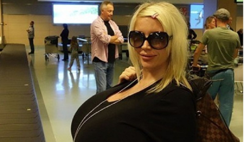 Η γυναίκα με το μεγαλύτερο στήθος στον κόσμο (Photos) - Media