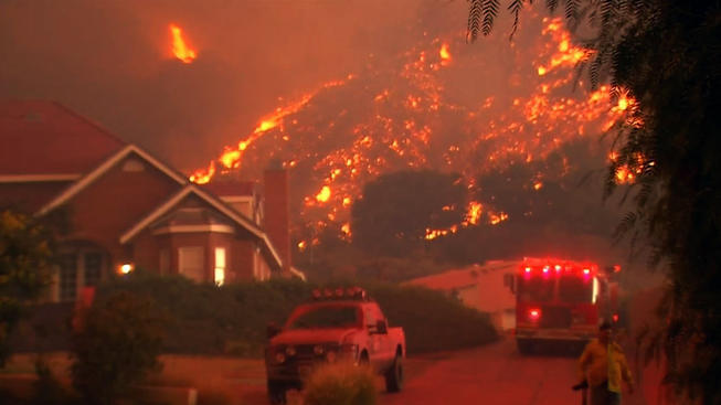 «Είναι το χειρότερο σενάριο»: Σκηνές Αποκάλυψης στην Καλιφόρνια – Ασταμάτητη η μεγάλη πυρκαγιά - Media