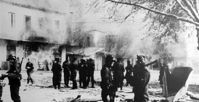 DW: Μόνο με συντονισμένη προσπάθεια Ελλάδας-Πολωνίας μπορεί να υπάρξει ευκαιρία για τις γερμανικές αποζημιώσεις - Media