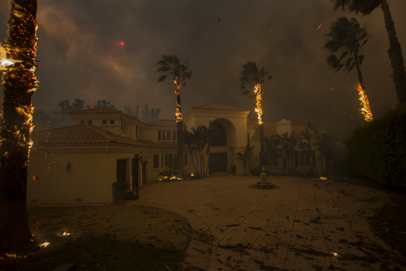 Βιβλική καταστροφή στην Καλιφόρνια: Νεκροί και τραυματίες, στάχτη περισσότερα από 6.500 κτήρια (Photos) - Media Gallery 25