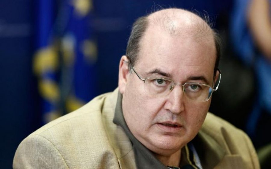 Φίλης: Απέτυχε η απόπειρα των ακροδεξιών μορφωμάτων να εισβάλουν στα σχολεία - Media