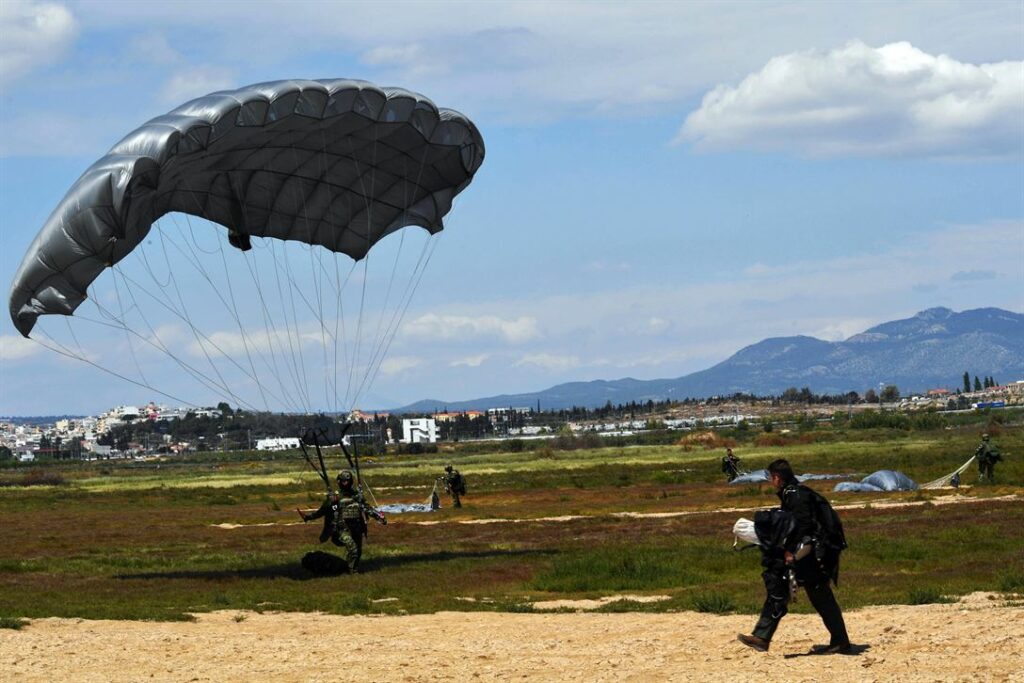 Άσκηση Αμερικανών κομάντος μέσα στην Αθήνα! - Media