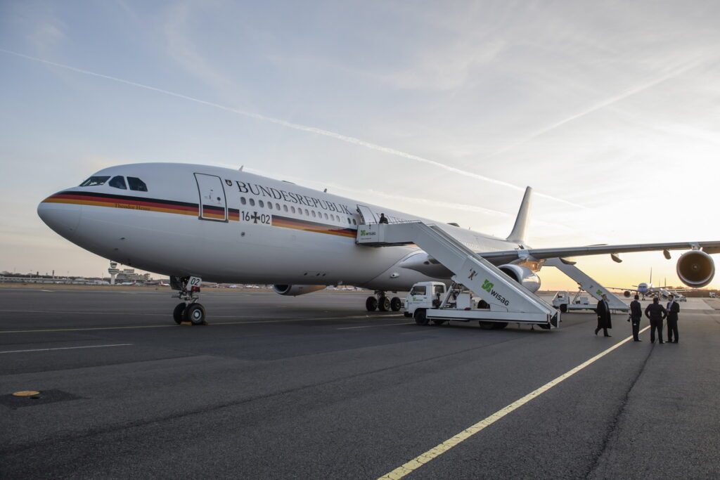 Βερολίνο: Να γιατί προσγειώθηκε εκτάκτως το airbus της Μέρκελ (Photos) - Media
