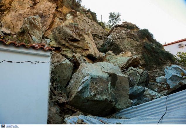 Λέσβος: Κατολίσθηση βράχων πάνω σε χωριό - Media
