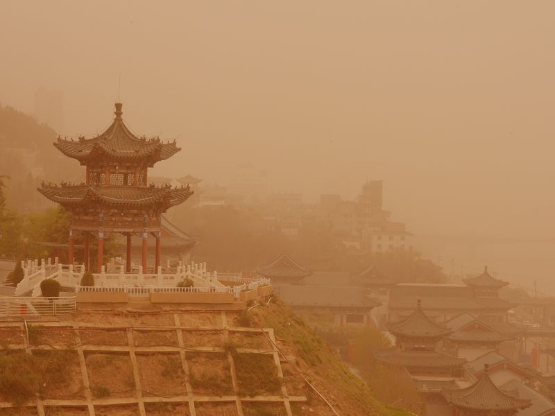 Τεράστια αμμοθύελλα «καταπίνει» την Κίνα (Video) - Media