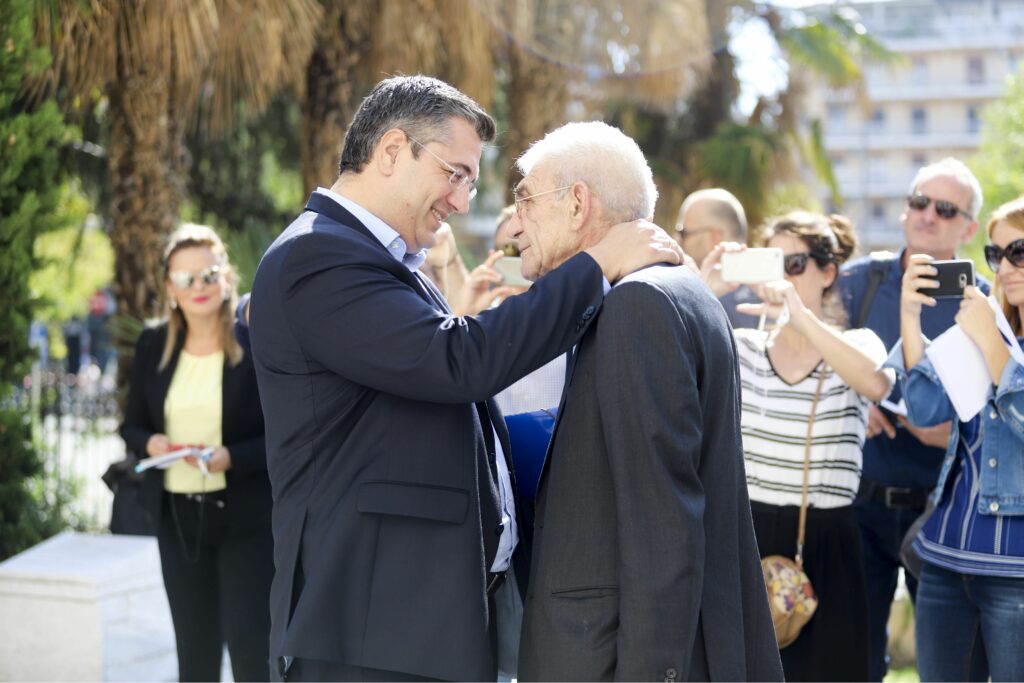 Ο Τζιτζικώστας στο πλευρό του Μπουτάρη - Media