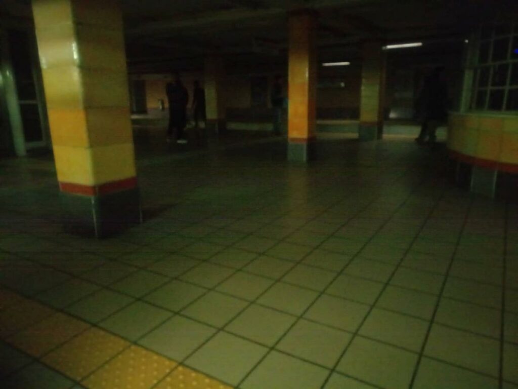 Στα σκοτάδια ο σταθμός της Ομόνοιας (Photo/Video) - Media
