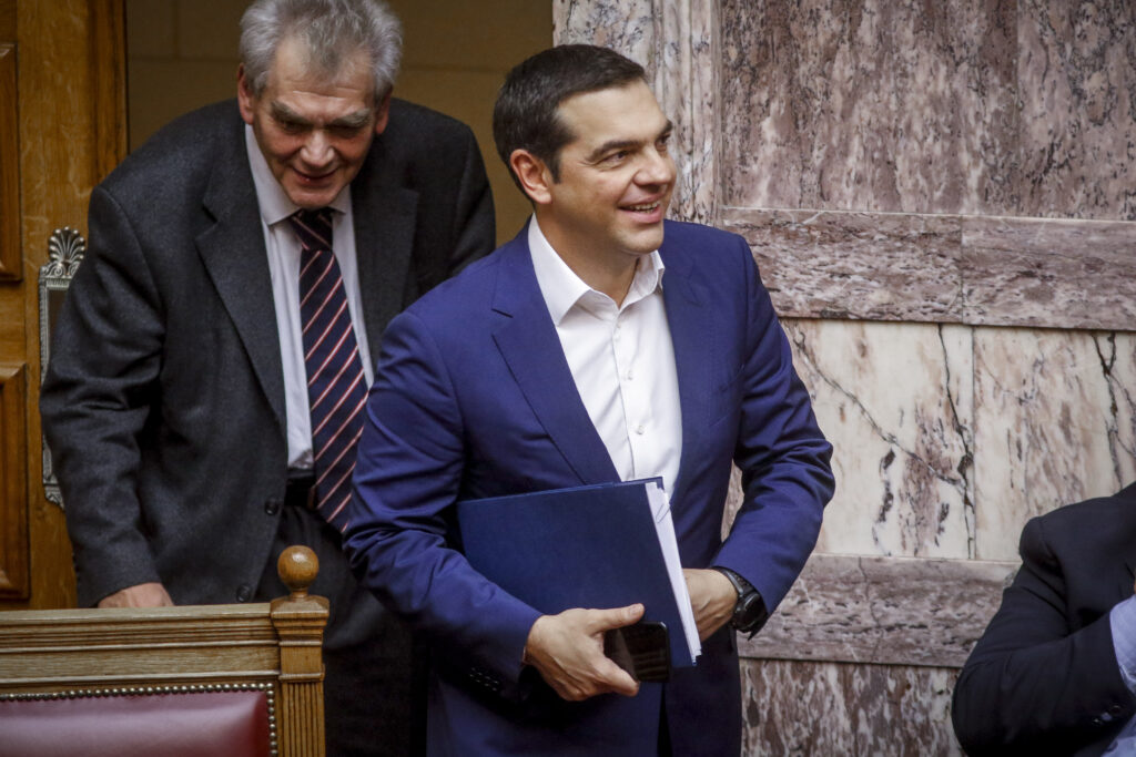 Προϋπολογισμός και θετική πορεία της οικονομίας στο «μενού» Τσίπρα στη Βουλή - Media