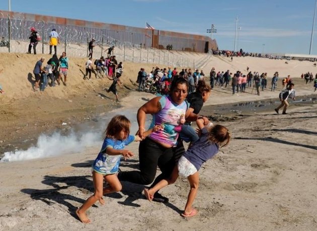 Οι ΗΠΑ συνέλαβαν 42 μετανάστες που πέρασαν τα σύνορα με το Μεξικό - Media